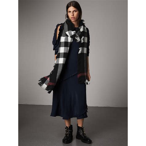 burberry scard check|Burberry Check scarf wool fringe.